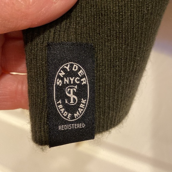 Todd Snyder Cashmere Crew Sz Large.  NWT.  Color is Olive. - Picture 4 of 6